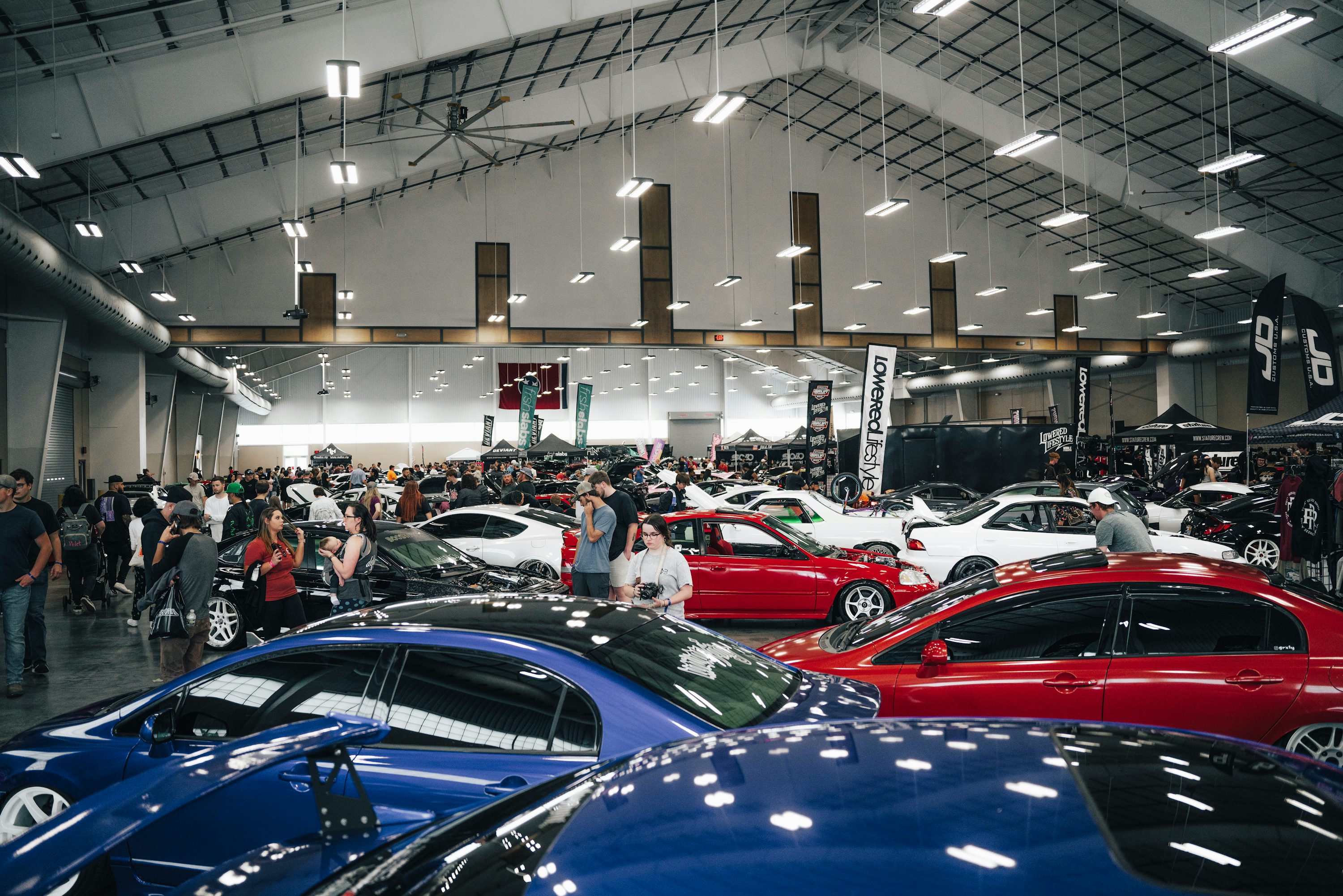 Dealership team using U S AUTO MANAGEMENT texting platform